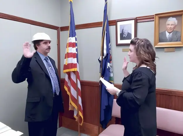 Click to Enlarge

Name: sworn-in2-1073x800.jpg
Size: 44 KB