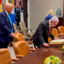 Click to Enlarge

Name: Trump-CUCK.jpg
Size: 57 KB