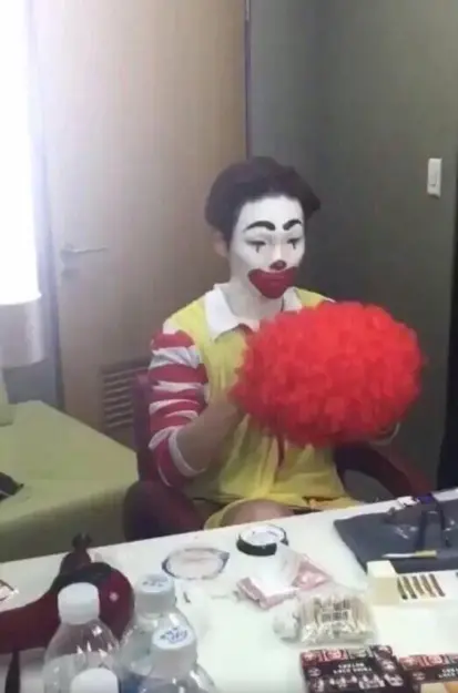 Click to Enlarge

Name: clown.jpg
Size: 24 KB