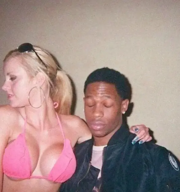Click to Enlarge

Name: travis scott.jpg
Size: 39 KB